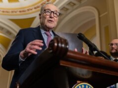 A ameaça de paralisação se aproxima enquanto os democratas prometem bloquear o financiamento após o tiroteio