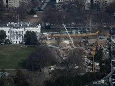 Juiz cético em relação aos argumentos de Trump, ele tem autoridade adequada para construir salão de baile