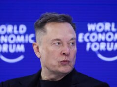Elon Musk diz em Davos que um dia os robôs superarão o número de pessoas