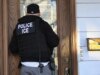 Memorando interno autoriza o ICE a entrar em residências sem mandados judiciais em alguns casos