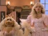 Sabrina Carpenter e Miss Piggy formam uma dupla fabulosa no trailer de The Muppet Present