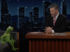 Kermit sendo entrevistado por Jimmy Kimmel é tão encantador quanto você esperaria