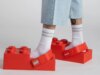 Eis a colaboração de calçados Lego x Crocs de que são feitos os sonhos