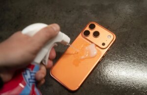 Meu iPhone 17 laranja ficará rosa? Joguei produtos químicos nele para descobrir