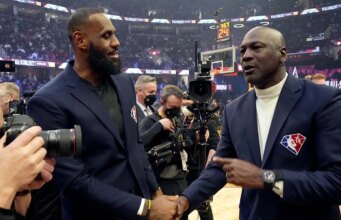 O lendário atleta olímpico Michael Phelps fica do lado de Michael Jordan em um debate renovado sobre NBA GOAT