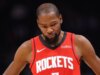 Kevin Durant, do Rockets, solta um discurso cheio de palavrões contra um fã questionador em um momento de microfone quente