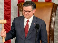 Johnson alerta os republicanos da Câmara para ‘permanecerem saudáveis’ enquanto a maioria do Partido Republicano diminui ao limite