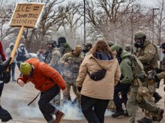 ‘Mentalidade de turba’ põe policiais em perigo em meio à agitação e ao caos anti-ICE em Minneapolis, alertam policiais aposentados