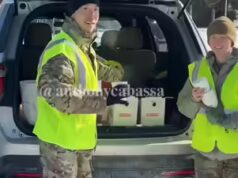 Guarda de Minnesota distribui café para manifestantes anti-ICE após tiroteio federal mortal