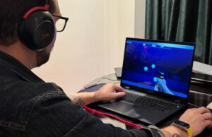 Examinei meu cérebro com fones de ouvido para avaliar meu estresse durante o jogo