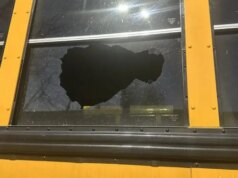 DHS diz que imigrante ilegal foi acusado de atirar pedras em ônibus escolar de Nova Jersey, ferindo uma jovem