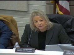 Vereadora de NJ condena ‘ignorância’ de comparar agentes do ICE a nazistas durante reunião acalorada