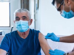 Enfermeira da Flórida renuncia voluntariamente à licença após dizer que não realizará anestesia em pacientes MAGA