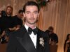Patrick Schwarzenegger credita a oração com a esposa como âncora diária na ‘montanha-russa’ de Hollywood