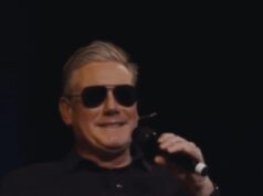 Vídeo: Keir Starmer veste aviadores de ‘Prime Gun’ para zombar de Macron; Primeiro-ministro francês joga junto