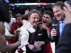 Rick Pitino alcança 900 vitórias na NCAA como técnico principal na vitória de St. John sobre Xavier