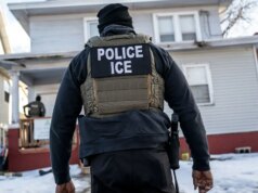 ASSISTA: O ex-diretor do ICE revela o que acontece nas decisões da agência sobre as cidades a serem segmentadas