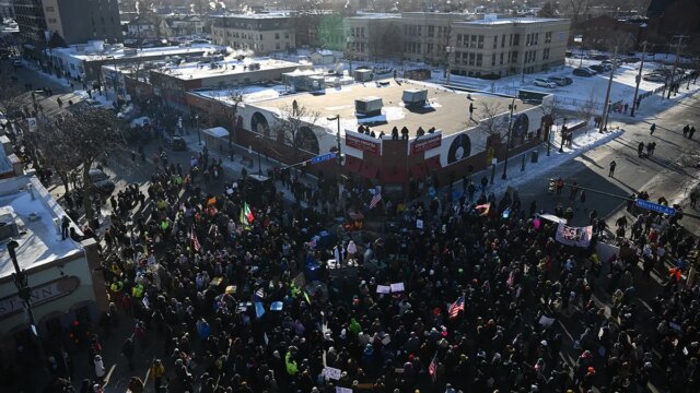 protesters-in-minneapolis-after-deadly-shooting-of-alex-pretti.jpg