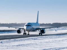 Cancelamentos de voos atingem recorde enquanto a tempestade de inverno se intensifica