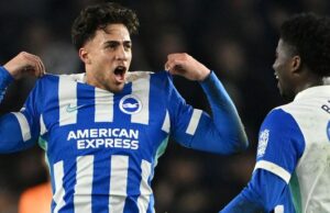 Chute sobre a cabeça de Kostoula resgata ponto de Brighton após debate de pênaltis