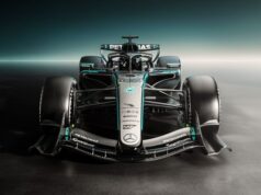 Mercedes revela carro W17 altamente aguardado