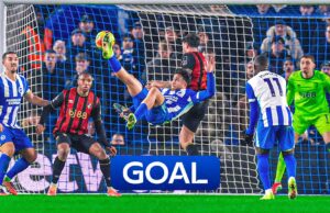 ‘Um último momento de magia!’ | Kostoulas marca um chute sensacional aos 90 minutos!