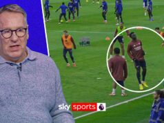 O momento em que Saka se machucou durante o aquecimento do Leeds