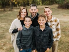 Famílias que adotam internacionalmente enfrentam mais obstáculos com as últimas proibições de viagens de Trump