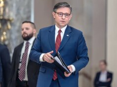 A maioria do Partido Republicano na Câmara diminui para apenas um voto enquanto Johnson empossa o novo democrata na Câmara