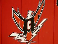 Autoridades federais exigem que o distrito escolar de Nova York traga de volta o mascote ‘Thunderbirds’ após investigação de direitos civis