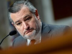 Cruz de volta ao Texas depois que uma foto dele embarcando em um avião gerou reação antes da tempestade de inverno