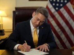 O subsecretário da Marinha, Hung Cao, diz que o pessoal dispensado por causa do mandato da vacina ‘fracassou’