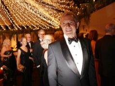 A remuneração de Bob Iger da Disney chega a US$ 45,8 milhões enquanto o conselho se prepara para a sucessão do CEO