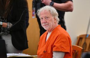 Timothy Busfield será libertado da prisão enquanto aguarda julgamento por abuso sexual infantil