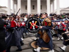 Campus Radicals: Demos visam escola militar, professores de Chicago causam estragos, escândalo viral de enfermeira universitária
