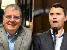 Professor da Flórida que venceu a luta para restaurar o pôster da sala de aula de Charlie Kirk escreve livro