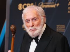 Dick Van Dyke é anunciado como morto em um erro crasso no ar, enquanto Ashley Roberts imediatamente se desculpa