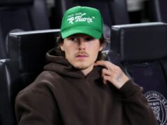 Cruz Beckham elogia ‘humano incrível’ enquanto membro da família inspira mudança solo