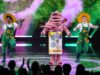 Os espectadores do The Masked Singer ficaram divididos sobre a identidade do Can of Worms em uma importante pista de boyband