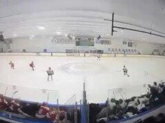 Vídeo mostra jogadores de hóquei e fãs correndo para se proteger após a explosão de tiros durante o jogo