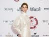 Jessie Buckley impressiona com um vestido branco de lantejoulas até o chão ao se juntar a Cynthia Erivo na liderança das estrelas no Critics’ Circle Movie Awards