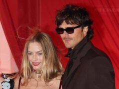 Todo mundo está dizendo a mesma coisa sobre o movimento romântico de Jacob Elordi em relação a Margot Robbie na estreia de O Morro dos Ventos Uivantes em Paris