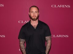 O filho nepo de Tom Hanks, Chet, resgatou um cachorro ROUBADO da beira da estrada … e A-lister adora a nova adição