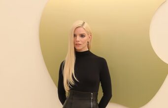 Anya Taylor-Pleasure ignora sua terrível provação de roubo enquanto participa de um evento da Apple TV horas depois que o homem que invadiu sua mansão em Londres foi preso