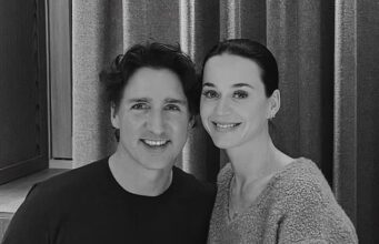 Katy Perry compartilha fotos apaixonadas com o namorado político Justin Trudeau enquanto o ex Orlando Bloom, 49, leva uma modelo de biquíni, 28, ao Tremendous Bowl
