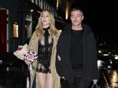 Katherine Ryan, 42, exibe os resultados de seu novo lifting facial ao sair da festa do Agent Provocateur em lingerie atrevida com o marido Bobby Kootstra