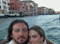 O marido de Delta Goodrem compartilha um raro vislumbre de sua vida privada enquanto os noivos comemoram o primeiro Dia dos Namorados como um casal em férias luxuosas na Itália