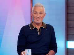 Martin Kemp compartilha vídeo do resgate do corpo de bombeiros após ficar preso em um elevador por uma hora antes de subir ao palco