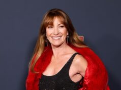Jane Seymour desafia facilmente seus 75 anos na estreia repleta de estrelas de EPiC: Elvis Presley in Live performance