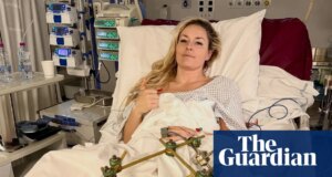 Lindsey Vonn está de volta aos EUA para tratamento, mas ‘ainda não consegue ficar de pé’ após queda olímpica